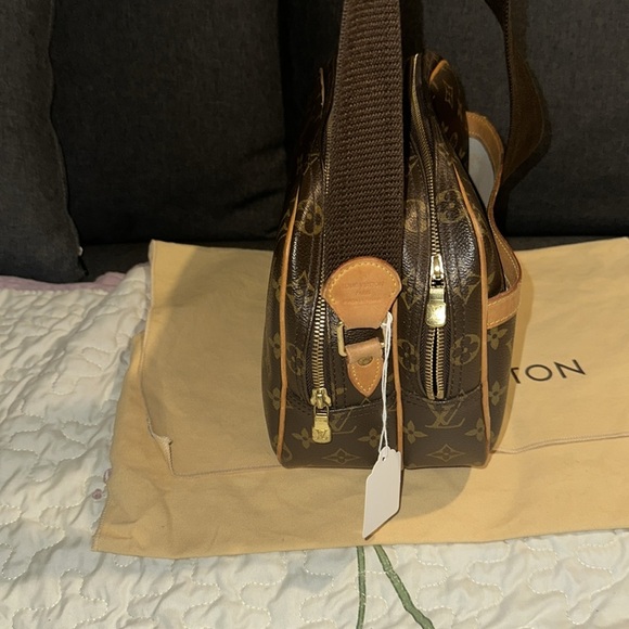 Louis Vuitton Brown Monogram Messenger Bag
Reporter. - Picture 6 of 14